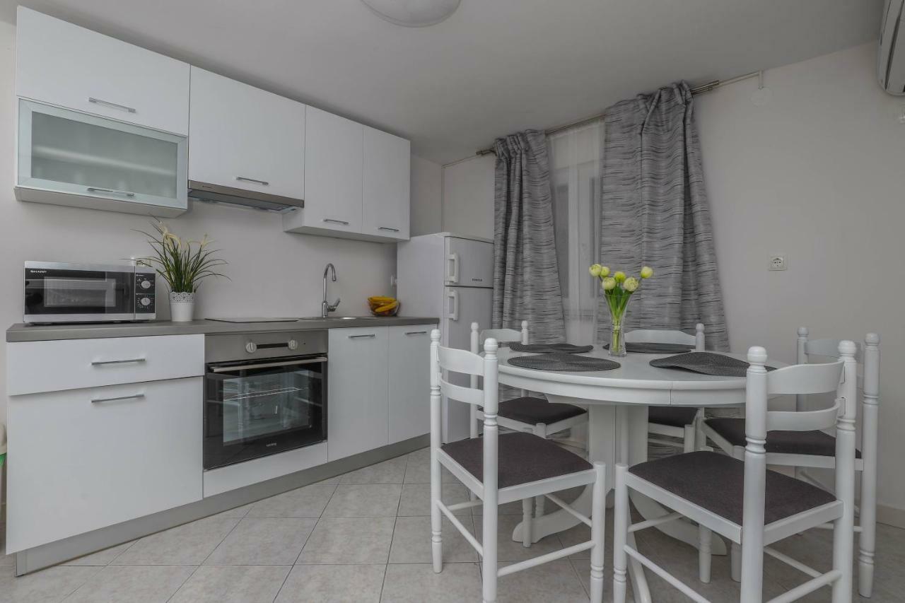 Apartment Lisinski Crikvenica Exteriör bild